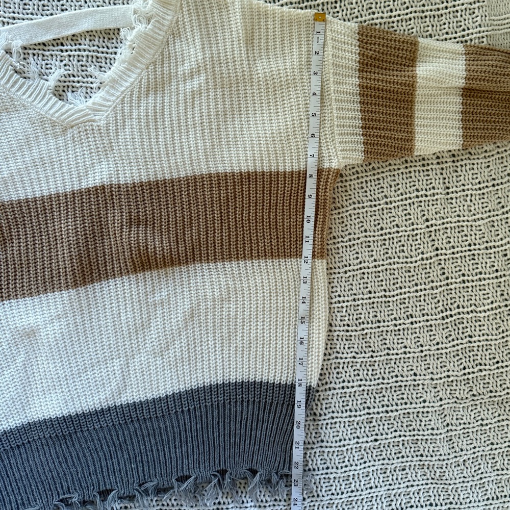 Moon & Madison V-Neck Sweater White Brown Grey Knit Colorblock Striped Freyed S - Picture 7 of 7